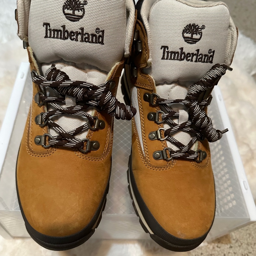 Timberland• Classic Men's Brown and Cream Boots•9.5